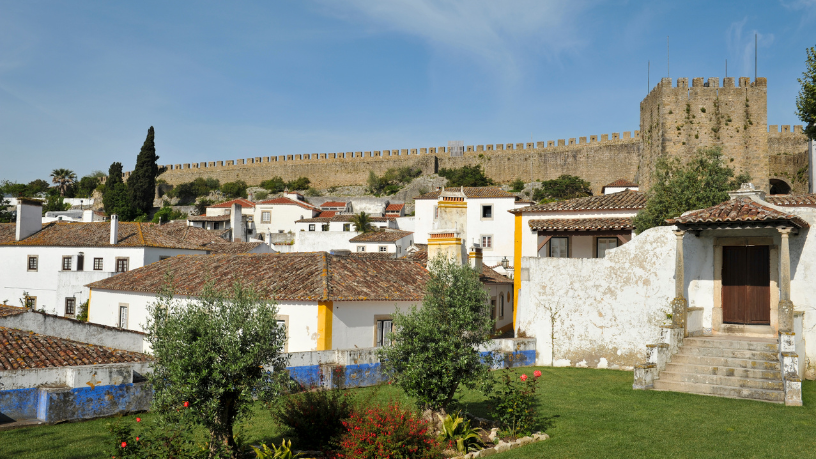 Descubra com Leonardo Rocha de Almeida Abreu os encantos de Óbidos, uma joia medieval em Portugal.