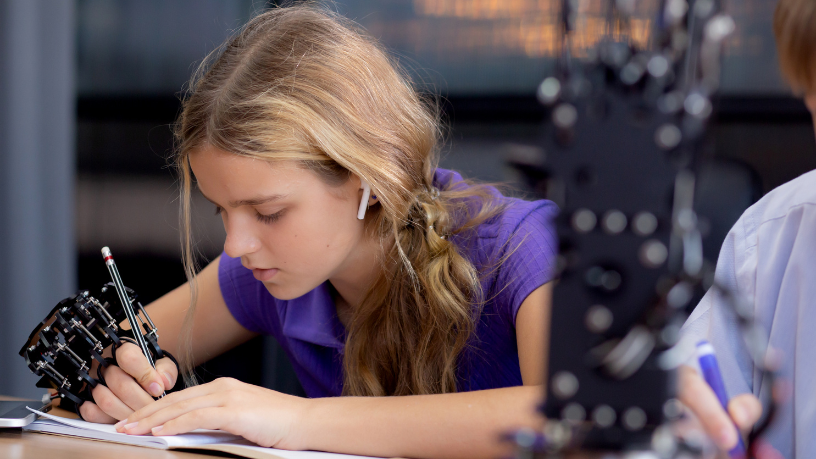 Descubra como a robótica para inclusão pode promover aprendizado equitativo em turmas diversas por meio de estratégias que funcionam, segundo Sérgio Bento De Araújo.