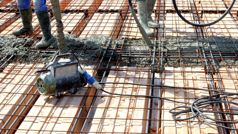 Entenda com Valderci Malagosini Machado quais são as patologias mais comuns em lajes treliçadas e as melhores estratégias para evitar falhas e retrabalhos.